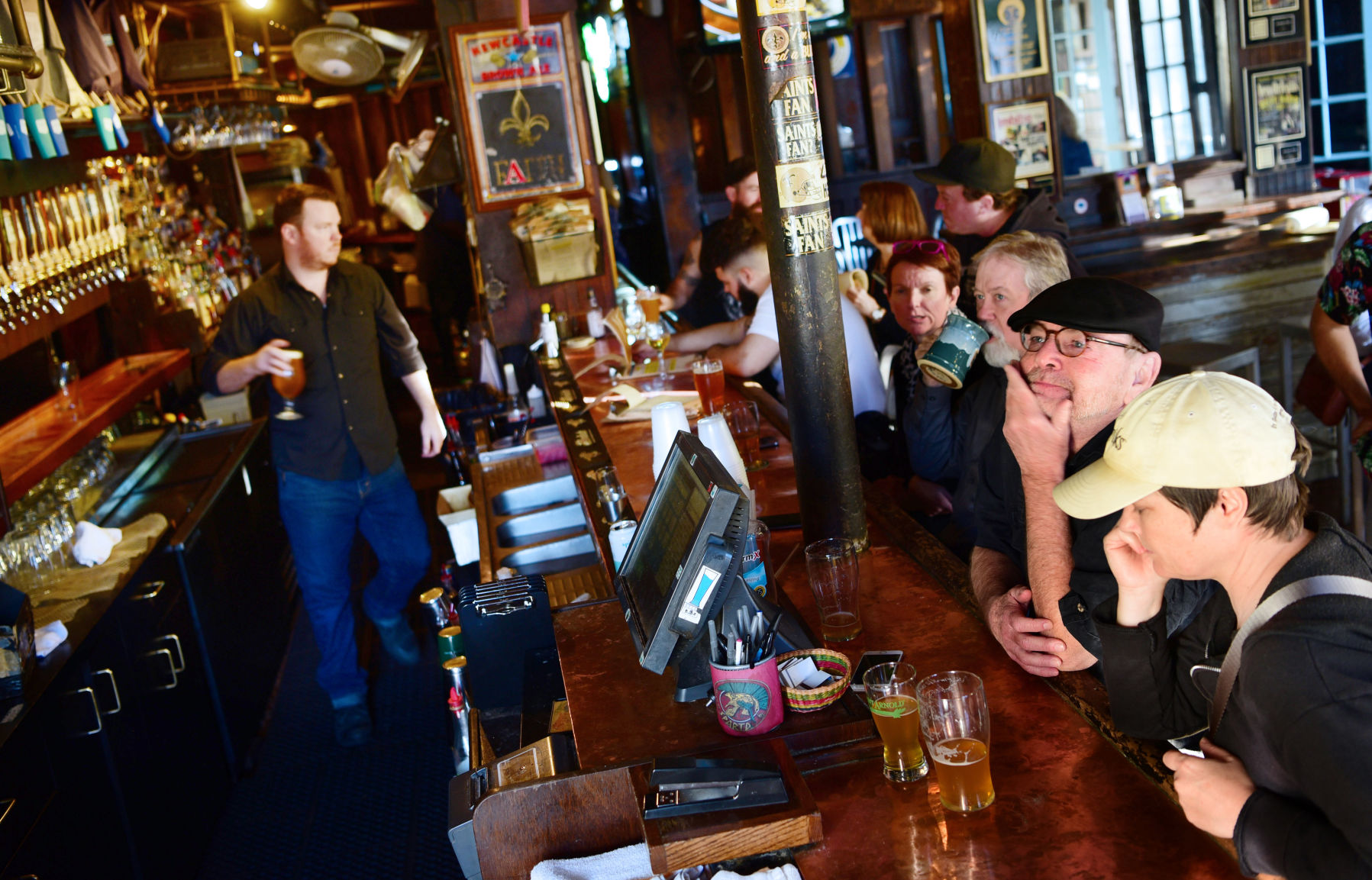 Avenue Pub